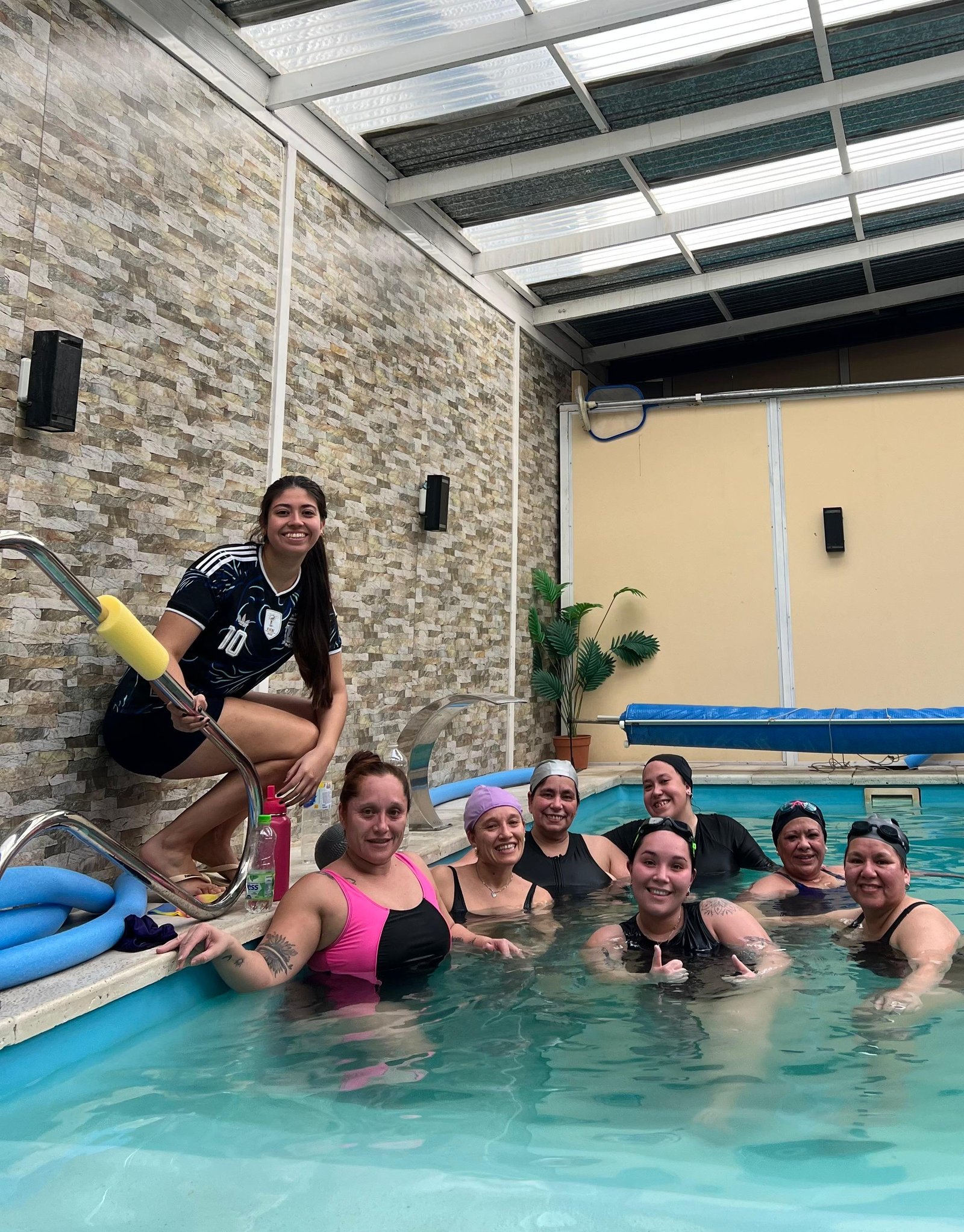 Clase de aqua gym para mujeres